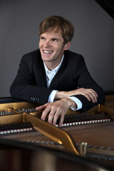 Artist photo of Matthias Roth - Piano