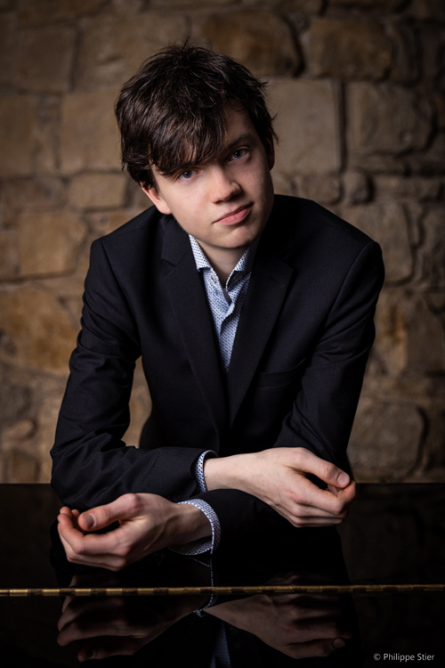 Julian Emanuel Becker Artist photo of Julian Emanuel Becker - Piano