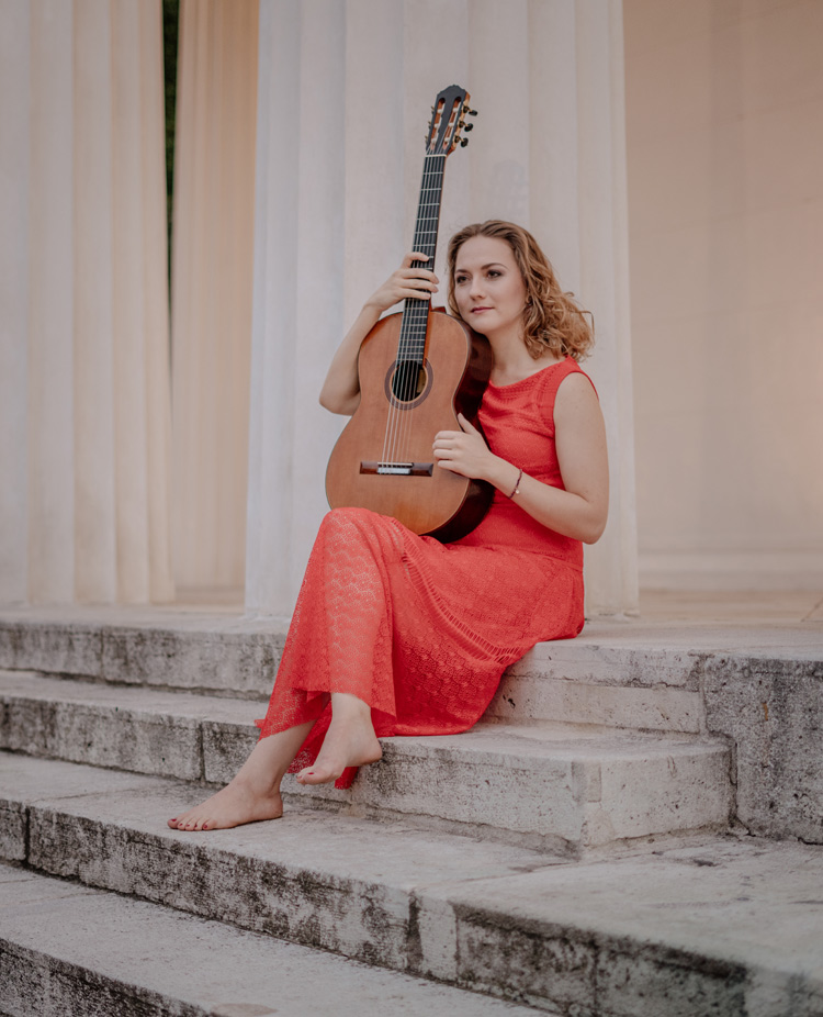 Rosa Franziska Maier Artist photo of Rosa Franziska Maier - Guitar