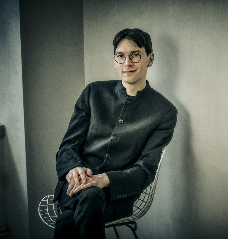bildArtist photo of Soos, Viktor - Piano