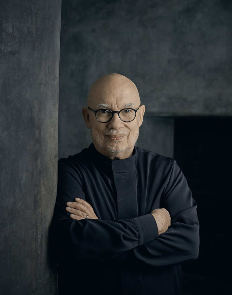 Artist photo of Dennis Russel Davies - Conductor