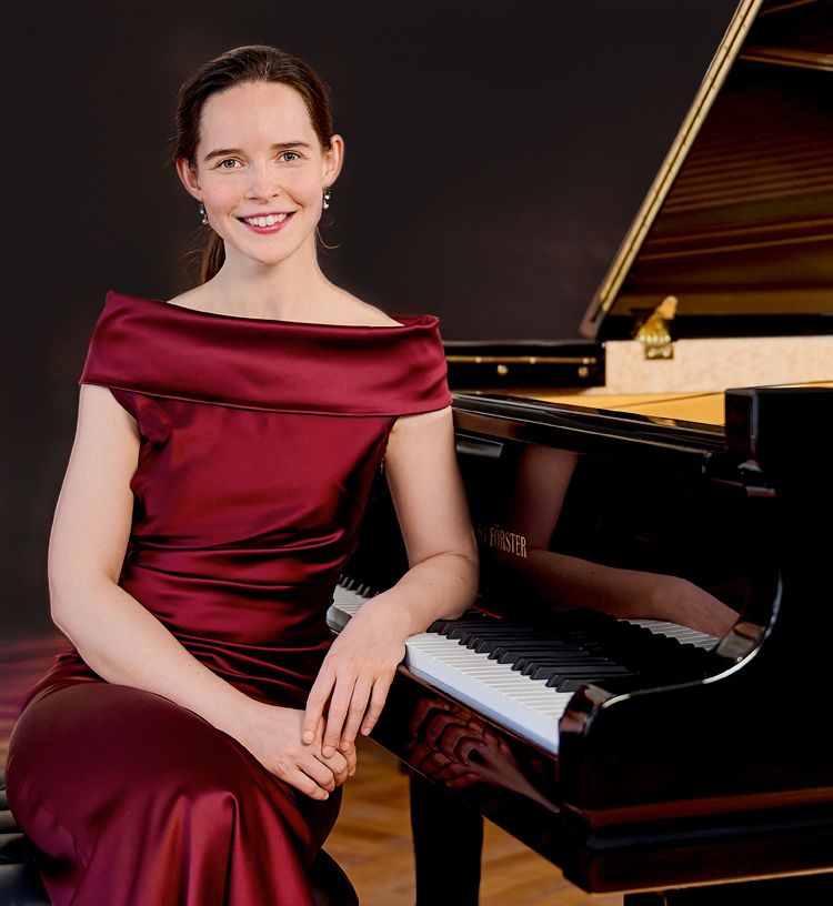 Sophia Weidemann records works by Brahms on the new concert grand piano by AUGUST FÖRSTER